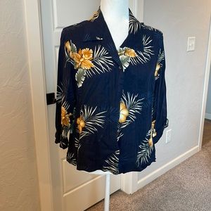 Very pretty women’s Hawaiian shirt.